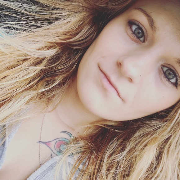 Meet your Posher, Francess - Picture 2 of 4